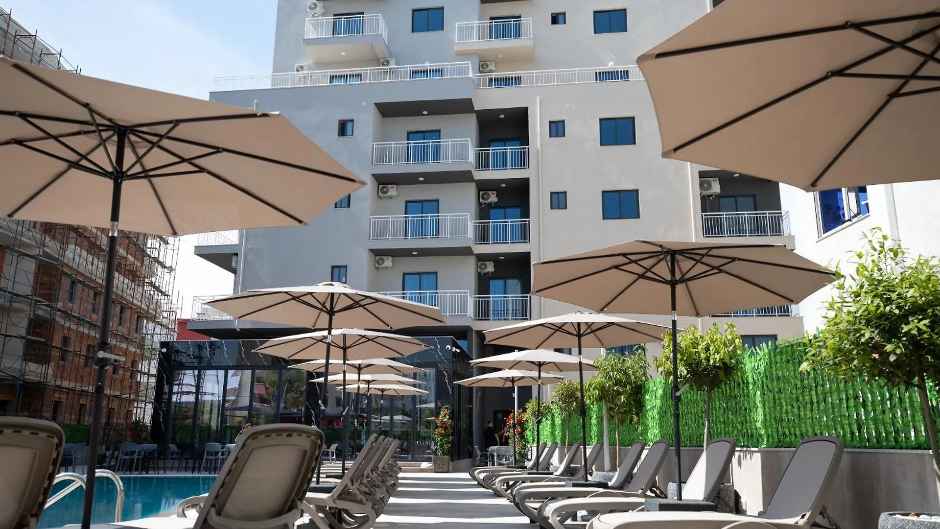 Hotel Apart Resilient Golem  Albania